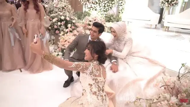 7 Potret Lucinta Luna dalam Resepsi Pernikahan Ria Ricis Ini Curi Perhatian