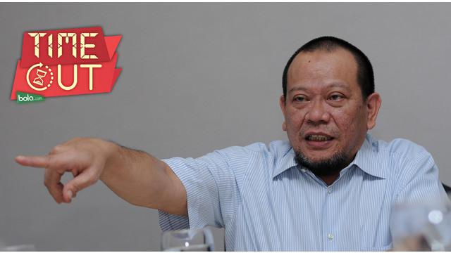 Ketua Umum PSSI, La Nyalla Matalitti tersangkut kasus korupsi dan menolak untuk mundur dari jabatannya tersebut.