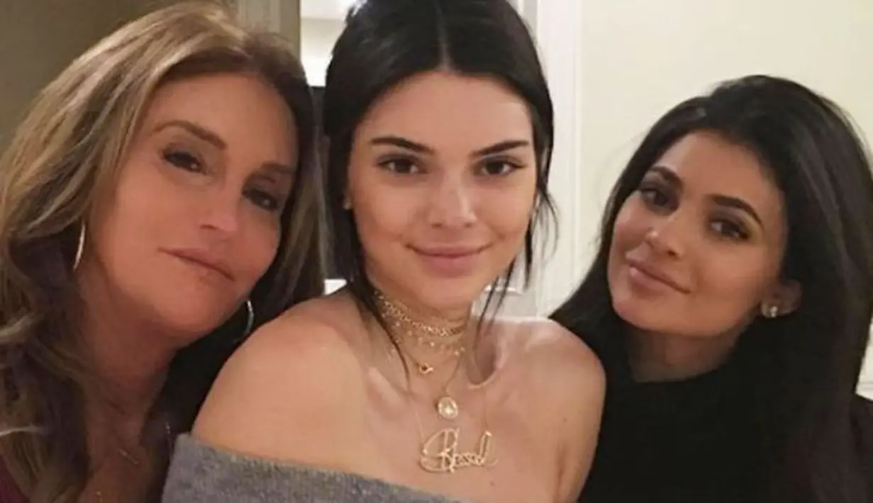 Kendall dan Kylie lebih condong ke keluarga Kardashian dibandingkan Jenner. (instagram/caitlynjenner)