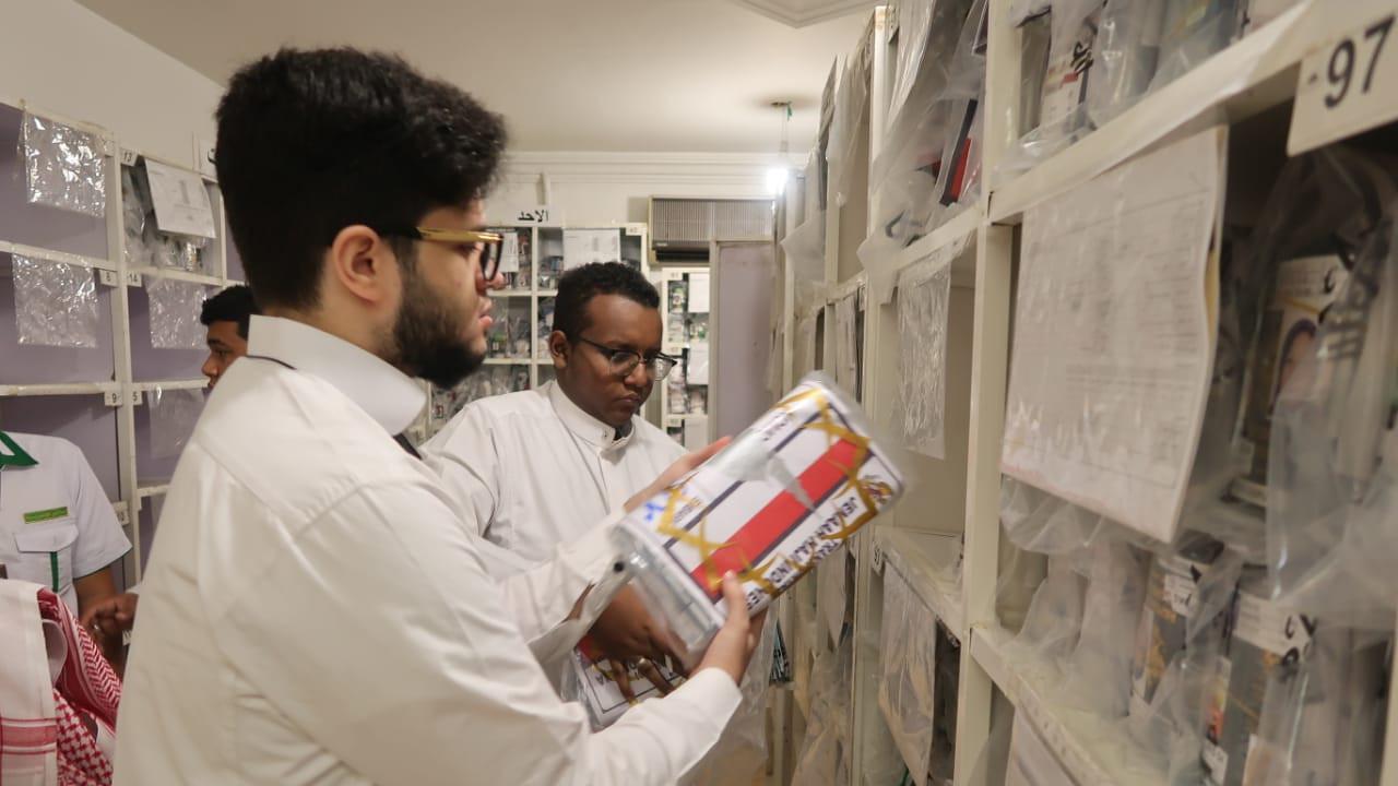 Muassasah Adilla hampir merampungkan proses penanganan paspor untuk pemulangan jamaah haji Indonesia. Darmawan/MCH