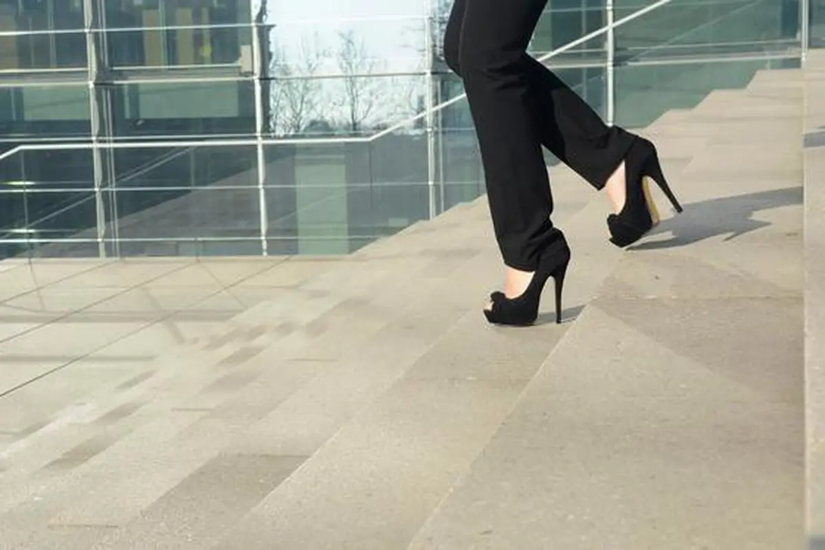 Sol Sepatu Sebagai Aplikator Makeup? Hasilnya Menakjubkan