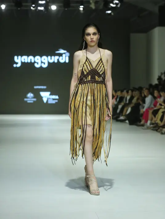 Menarik, karena kedua desainer ini juga untuk pertama kalinya melakukan peragaan busana di Indonesia. [Foto: Document/FIMELA]