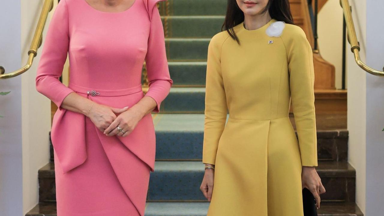 Nampak Cerah dalam Dress Kuning