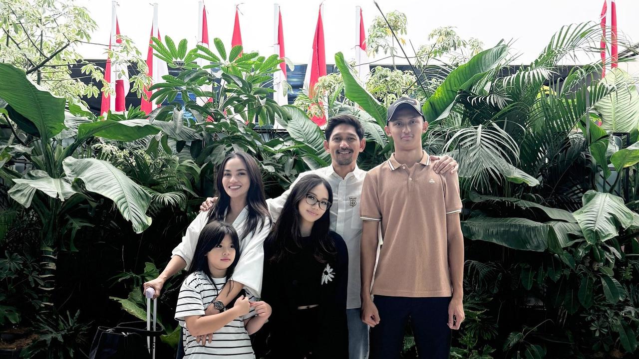 Jarang Tersorot, Kebersamaan Ririn Ekawati Bareng Dhofin Anak Ibnu Jamil