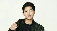 Song Jong Ki merasa bahwa namanya tak akan besar dan popular seperti sekarang ini tanpa peran sang sutradara yang menulis drama ‘Descendants of The Sun’, Kim Won Suk. (Instagram/songjoongkionly)