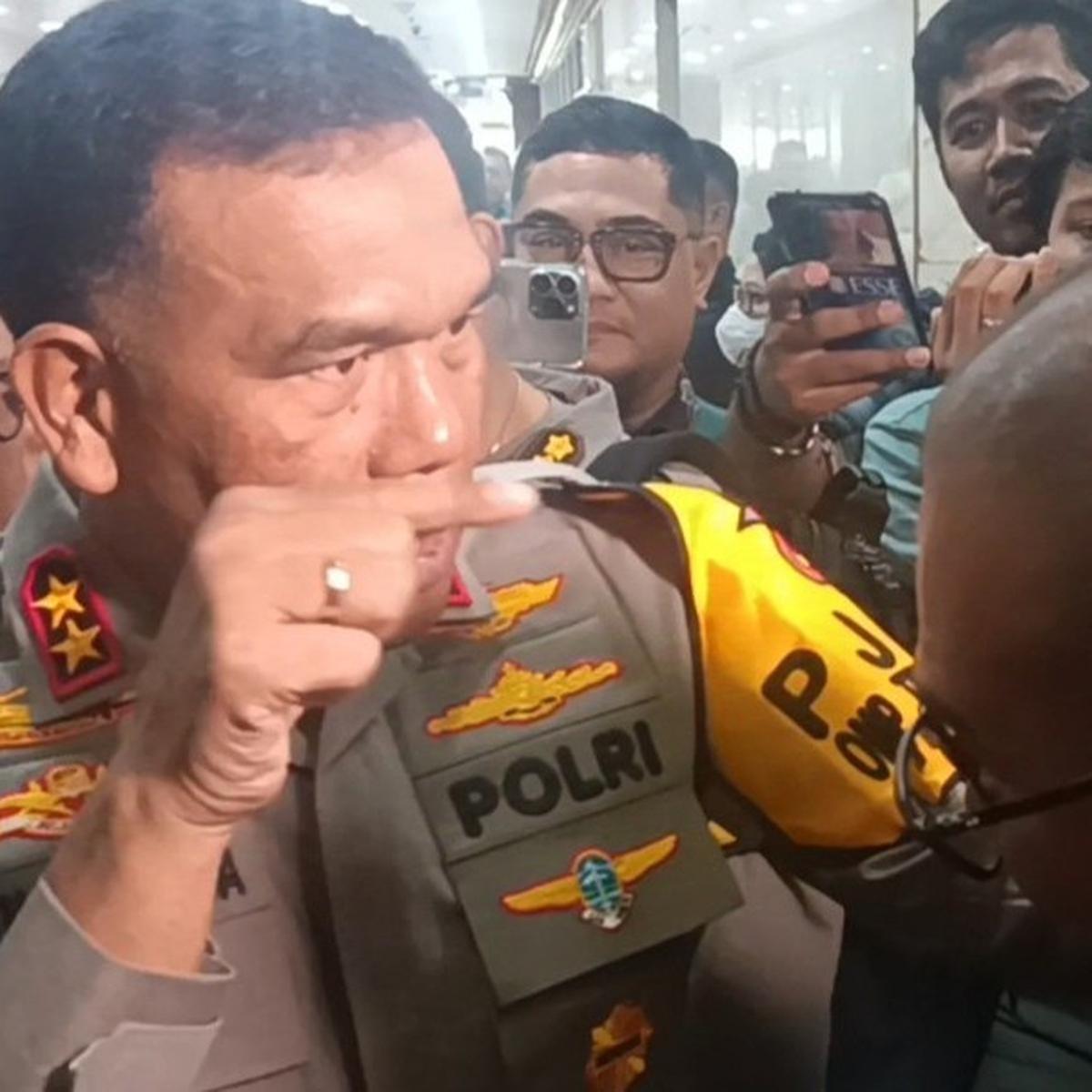 Kapolda NTT Tunjuk dan Pegang Kepala Ipda Rudy Soik