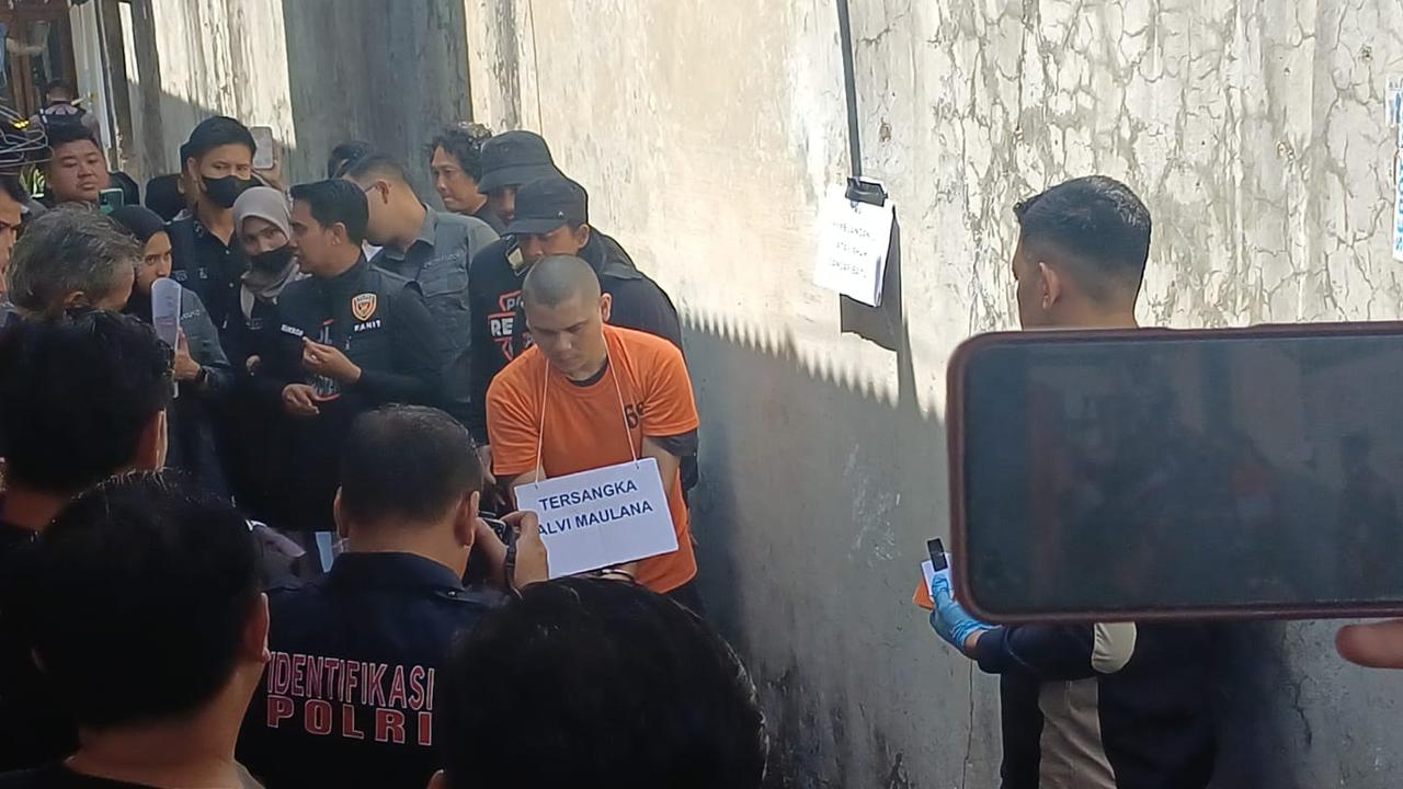 Rekonstruksi Kasus Mutilasi Surabaya, Terungkap Alvi Umpat 'Tak Tahu Malu' Sebelum Bunuh Kekasihnya dengan Sadis