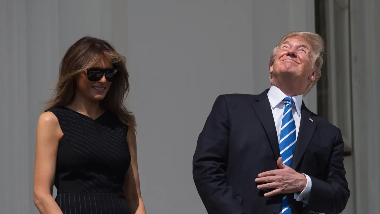 Donald Trump Sempat Lihat Gerhana Matahari dengan Mata Telanjang