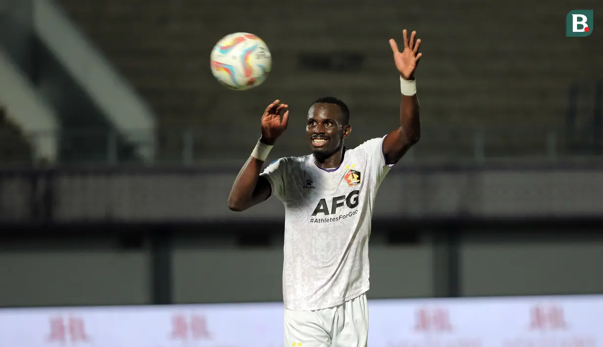 Striker asal Portugal milik Persik Kediri, Flavio Silva menempati posisi kelima sebagai pencetak gol terbanyak di BRI Liga 1 2023/2024. Pemain yang kini tengah menjalani musim kedua bersama Persik Kediri ini total telah mencetak 11 gol dari 17 laga. Ia absen sebanyak 6 kali membela Dewa United musim ini. (Bola.com/Ikhwan Yanuar)