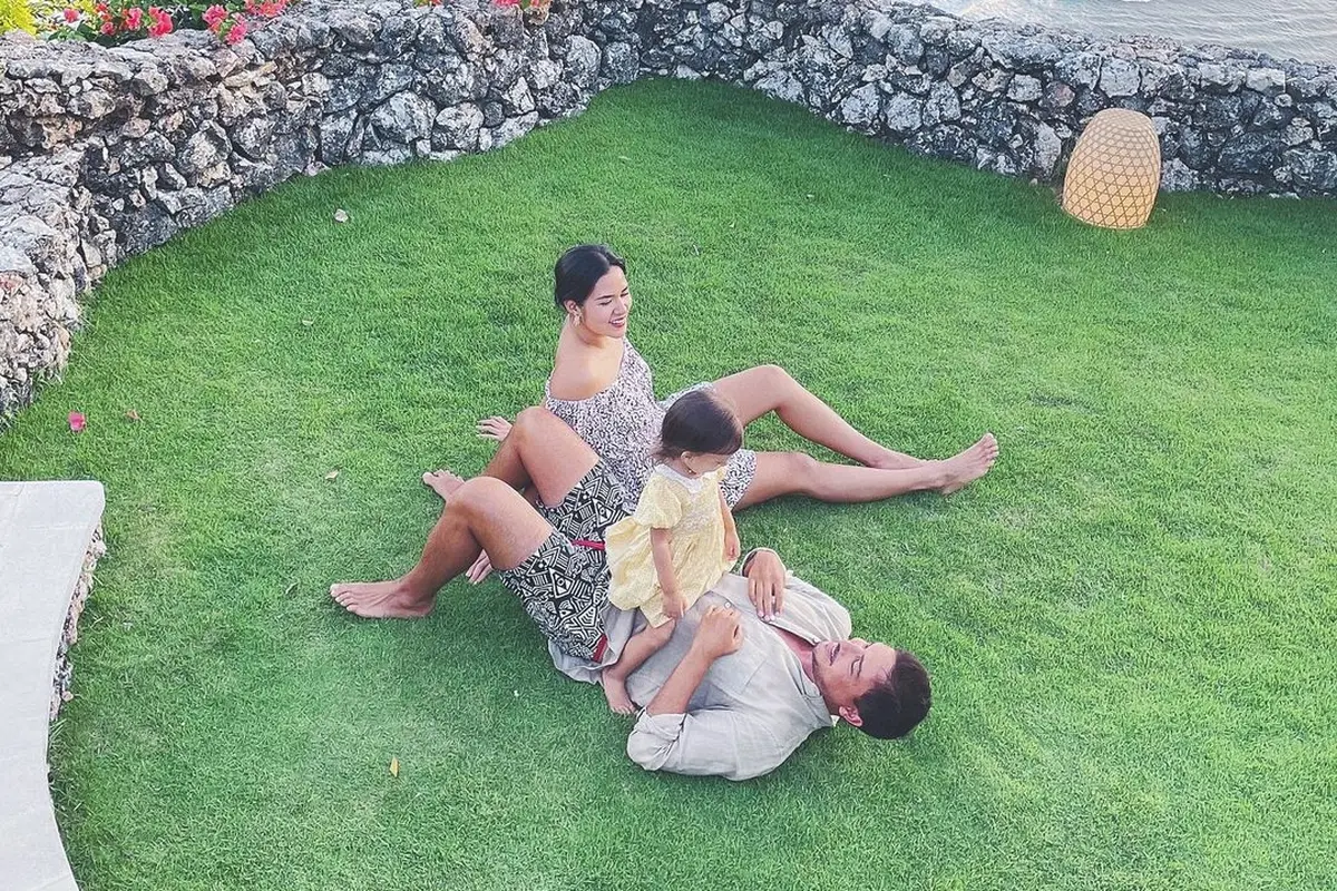 Hamish Daud dan Raisa bersama buah hati (Instagram/hamishdw)