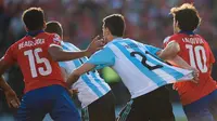 Pemain Argentina Javier Pastore tarik kaos sendiri demi dapatkan penalti