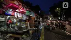 Aktivitas pedagang di Pasar Hewan Barito, Jakarta Selatan, Senin (8/3/2021). Pedagang di pasar yang menjual aneka hewan peliharaan itu mengalami penurunan omset selama pandemi corona, meski demikian mereka mengaku tetap bersyukur masih diizinkan berjualan. (Liputan6.com/JohanTallo)