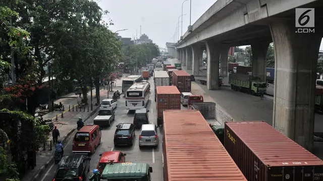 Semrawut Kemacetan Truk Kontainer di Tanjung Priok