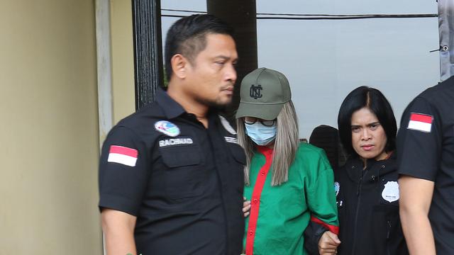 Lucinta Luna saat dirilis di Polres Metro Jakarta Barat (Liputan6.com/ Herman Zakharia)