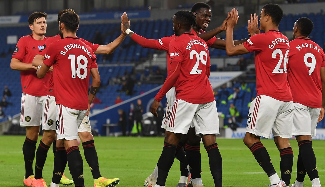 Pemain Manchester United merayakan gol yang dicetak Mason Greenwood ke gawang Brighton pada laga Premier League pekan ke-32 di Stadion Falmer, Rabu (1/7/2020) dini hari WIB. Manchester United menang 3-0 atas Brighton. (AFP/Andy Rain/pool)