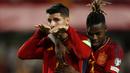Selebrasi striker Timnas Spanyol, Alvaro Morata bersama rekannya Nico Williams setelah mencetak gol ketiga ke gawang Timnas Siprus yang akhirnya dianulir lewat tinjauan VAR pada laga Grup A Kualifikasi Euro 2024 di Granada, Spanyol, Rabu (13/9/2023) dini hari WIB. (AP Photo/Fermin Rodriguez)