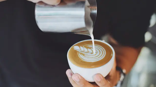 Starbucks Pecahkan Rekor MURI Lewat Kelas Latte Art Serentak di 300 Gerai di Indonesia
