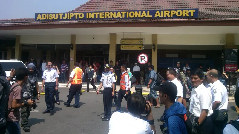 Dilanda Hujan Angin, Bandara Adi Sucipto Ditutup Sementara