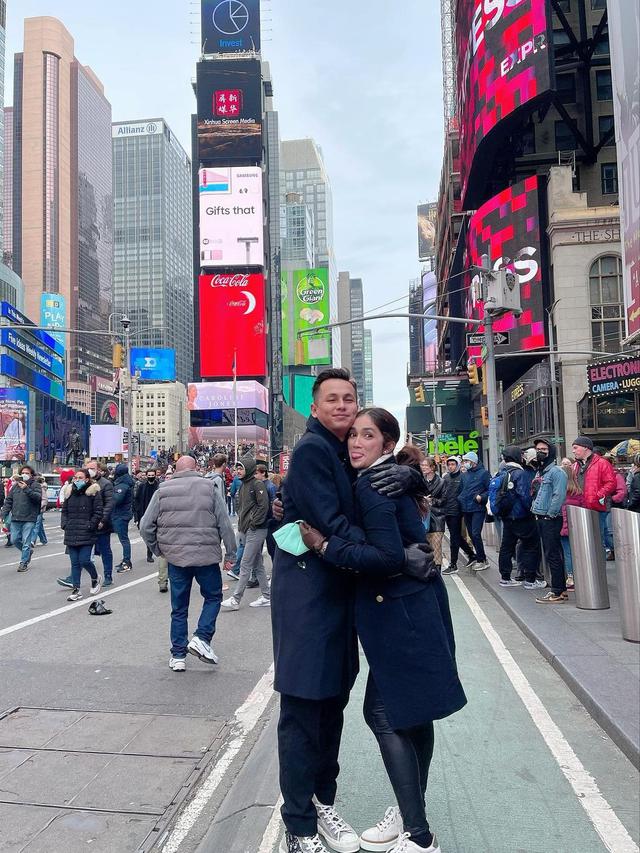 [Fimela] Ussy Sulistiawaty dan Andhika Pratama