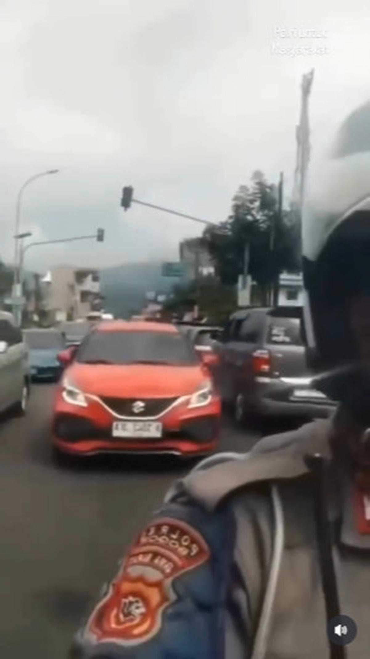 Viral Polisi Kawal Mobil Berisi Anak Sakit di Bogor Tiba-Tiba Dihadang Pemobil Lain, Adu Mulut Ngotot-ngototan Kena Macet