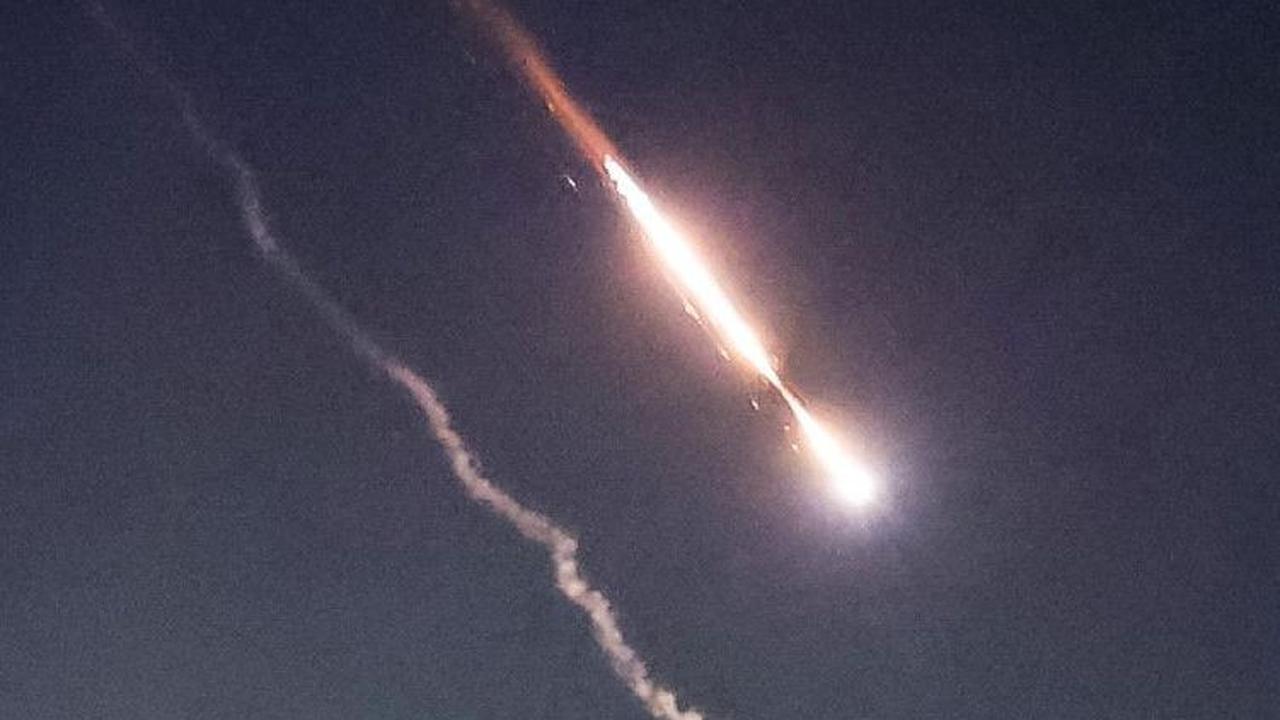 Serangan tersebut dilakukan sebagai balasan atas&nbsp;serangan Israel terhadap konsulat Iran di Damaskus, Suriah,&nbsp;pada 1 April 2024, yang menewaskan tujuh anggota Garda Revolusi Iran. Foto: RUTERS/Ronen Zvulun