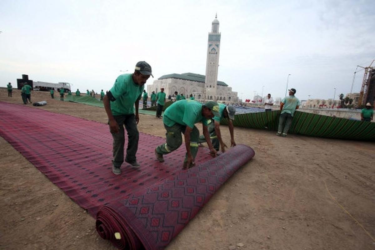 Kekhusyukan muslim Maroko mencari keberkahan malam Lailatul Qadar