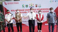 Menteri Koordinator Bidang Kemaritiman dan Investasi Luhut Binsar Pandjaitan bersama Menteri Kesehatan Budi Gunadi Sadikin dan Ketua Umum Kadin Arsjad Rasjid mengunjungi beberapa Sentra Vaksinasi dan Pusat Isolasi Terpadu di Kabupaten Bogor, Jawa Barat, Sabtu 14 Agustus 2021.