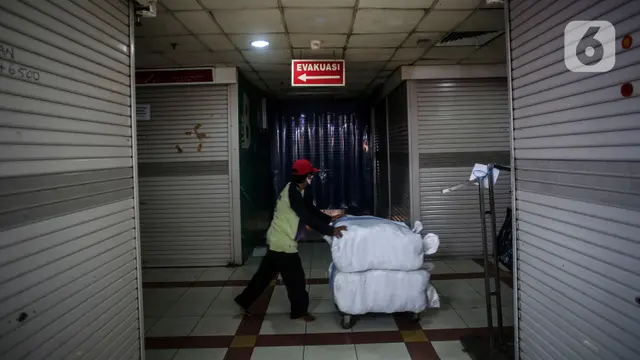 Masuk Tanah Abang Tunjukan Kartu Vaksin, Pedagang Keluhkan Sepi Pembeli