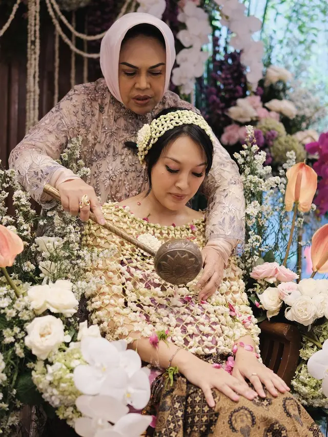 Afifah Qamariah anak Hetty Koes