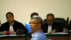 Akil Mochtar menjadi saksi kasus suap pengurusan sengketa Pilkada Lebak, Banten 2013 dengan terdakwa Wawan  (Liputan6.com/Miftahul Hayat) 
