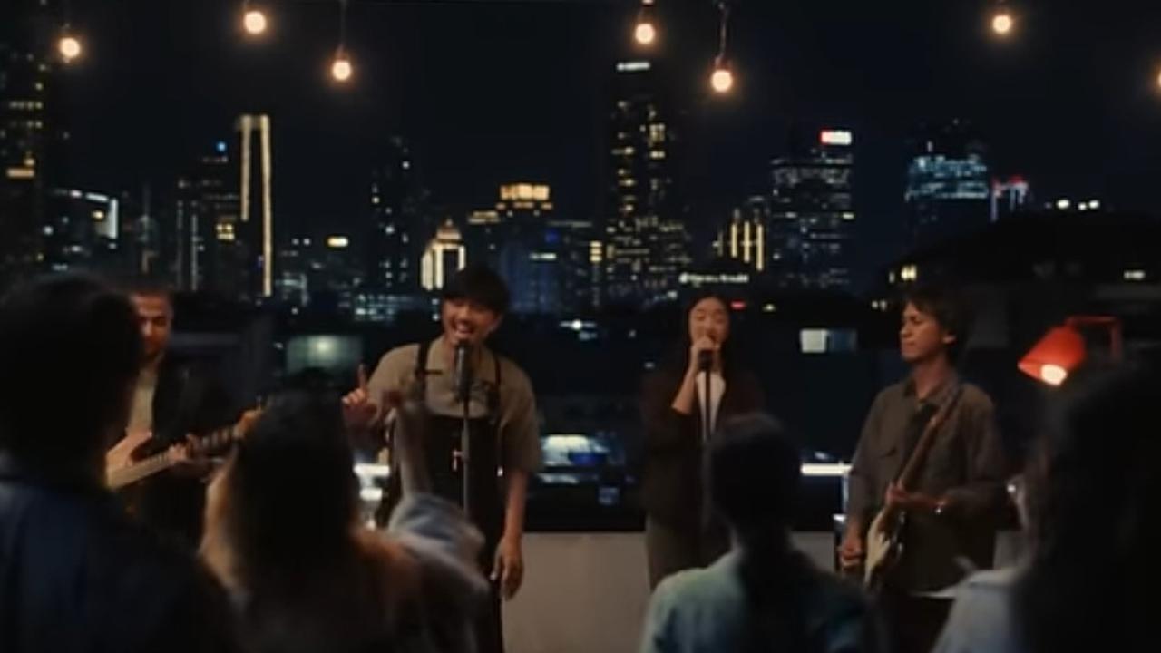 Potret Bintang Emon dan Rachel Amanda Jadi Model Video Klip 'Memori Baik' Lagu Baru Sheila On 7 feat Aishameglio