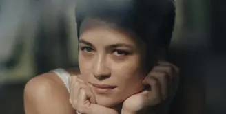 Mariana Renata kembali dan mencuri perhatian dengan penampilan terbarunya yang segar dan menawan.