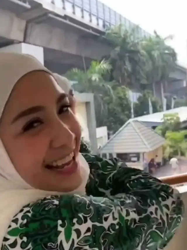 7 Potret Nagita Slavina saat Mengenang Masa Sekolah, Masih Cocok Jadi Anak SMP