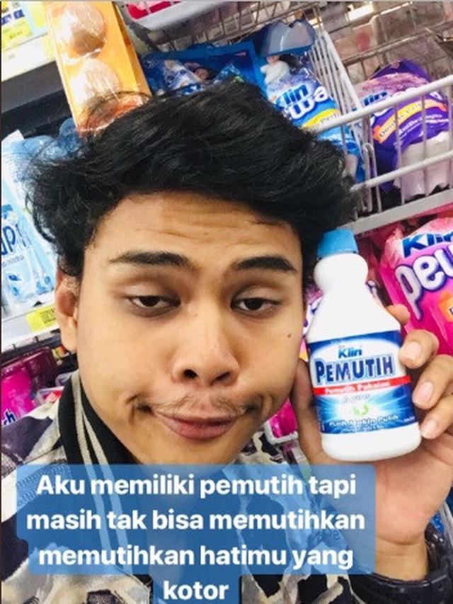 status galau pakai benda