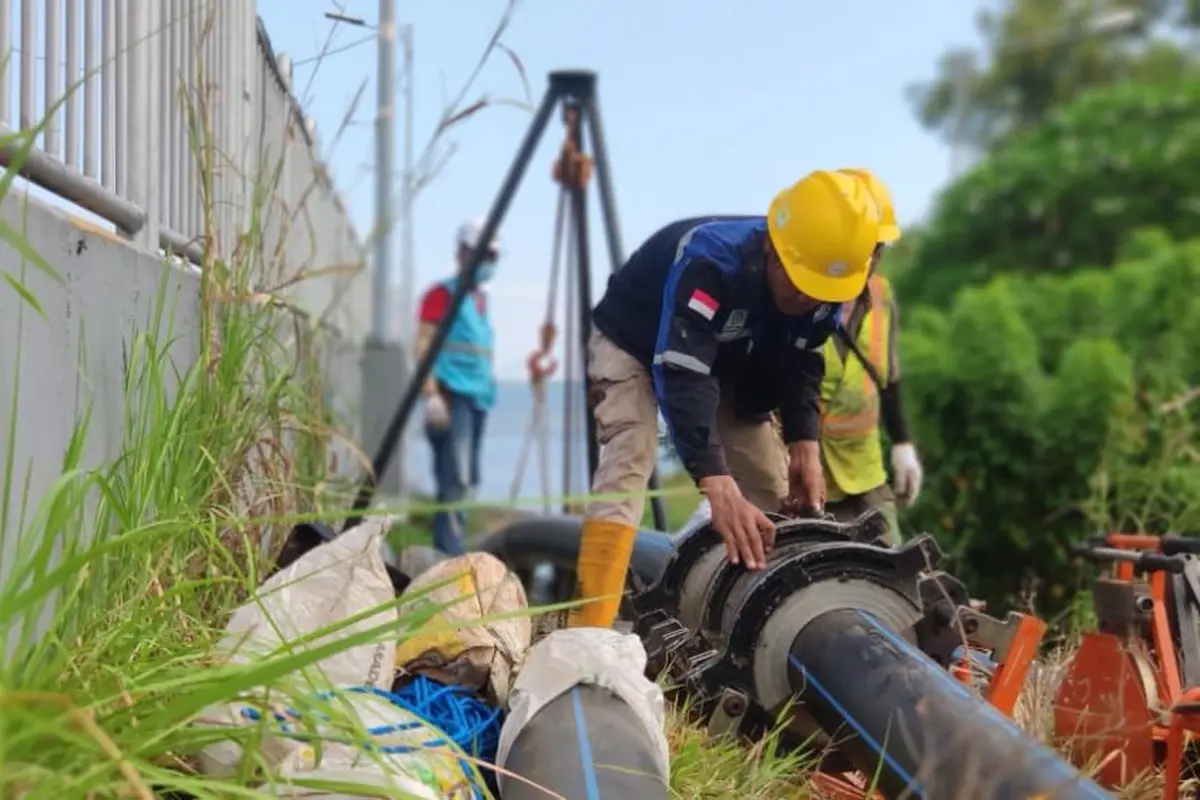 PT PLN (Persero) berhasil menyelesaikan interkoneksi listrik Jawa-Madura pada (21/03)