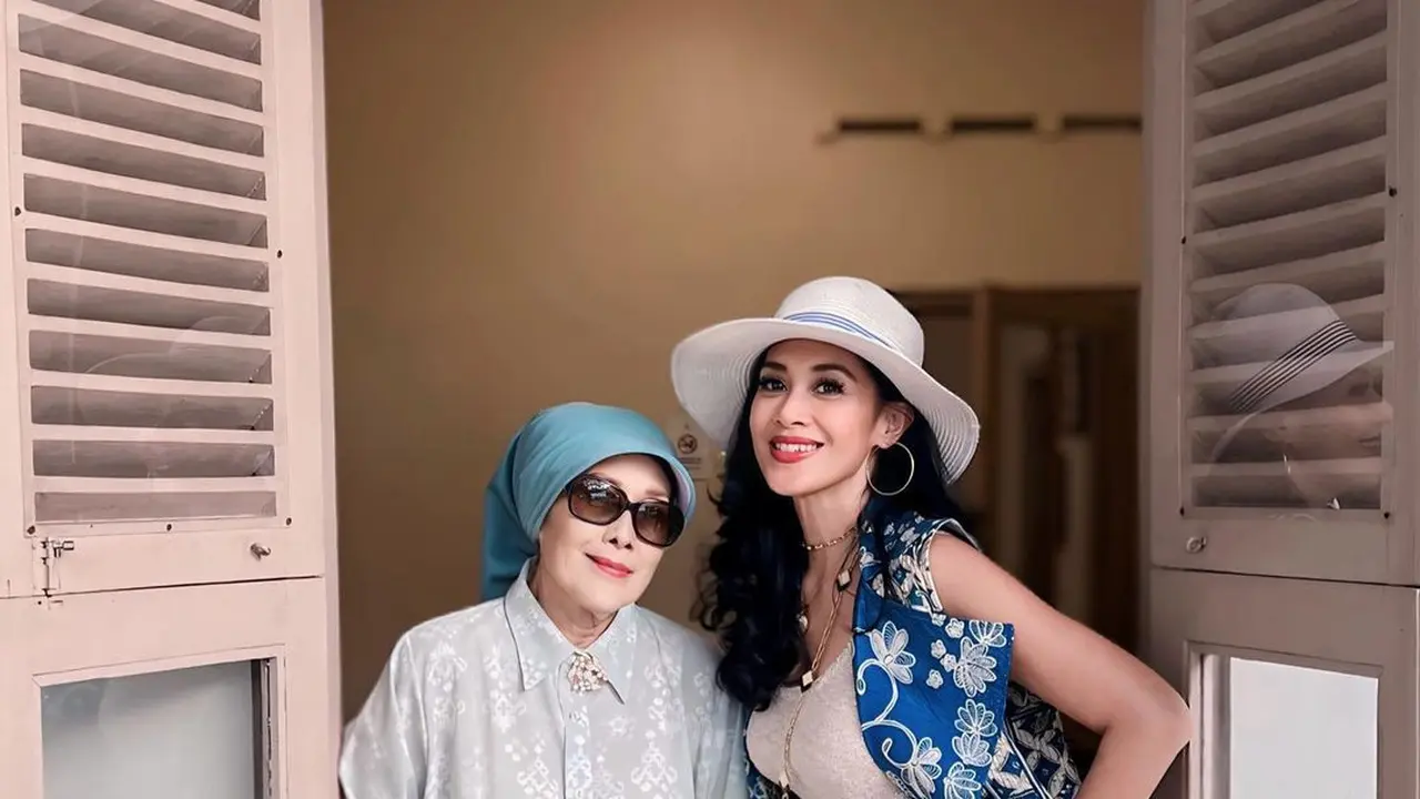 5 Potret Ibu Diah Permatasari yang Kini Berumur 76 Tahun, Kelihatan Awet Muda Seperti Anaknya