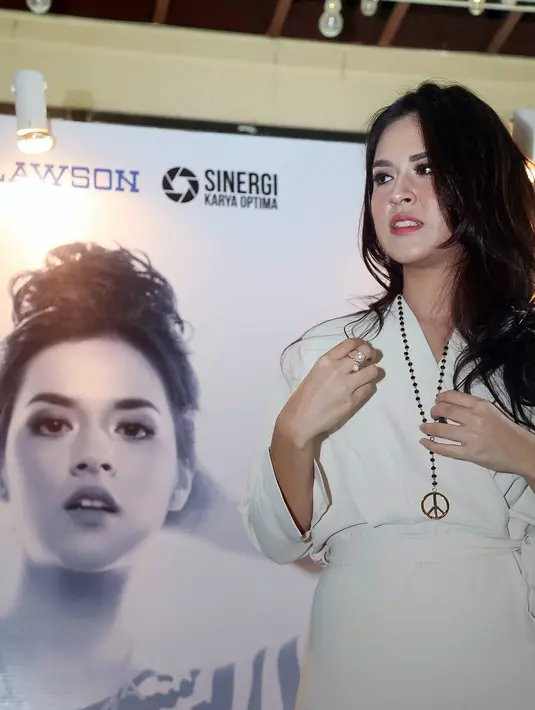 Solois berusia 25 tahun itu rupanya sudah mempersiapkan diri sebelum rilis album ketiganya. (Deki Prayoga/Bintang.com)