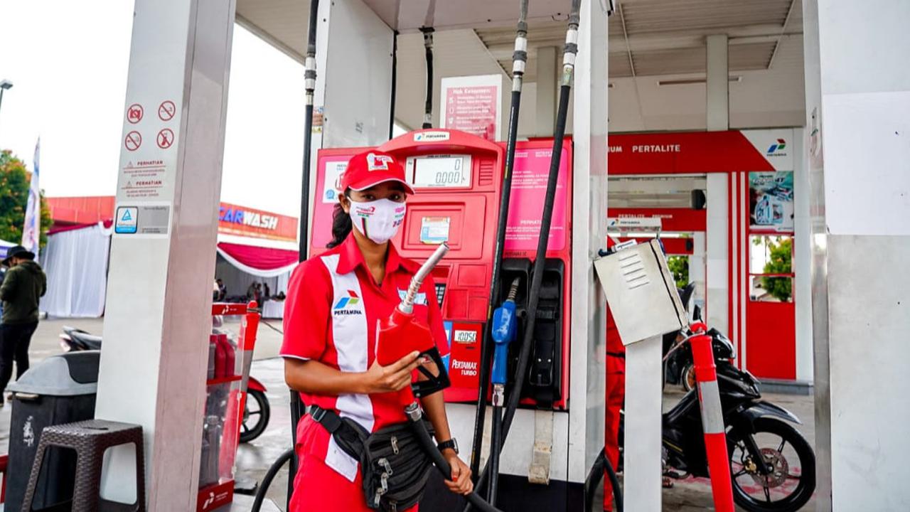 Antrean SPBU Mengular, Masyarakat Keluhkan Harga BBM Pertalite Naik Jadi Rp15.000 per Liter