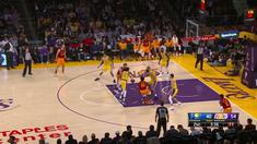 LeBron James turun 38 poin dan meraih sembilan rebound untuk membantu Lakers mendapatkan kemenangan kandang atas Pacers, 127-113.