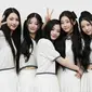 HYBE mendebutkan girl group baru yang berasal dari program "R U Next?". Program ini dibuat HYBE bersama BELIFIT LAB. [Foto: Twitter/illit_twt]