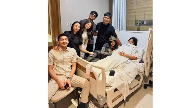 6 Potret Indah Istri Frans Faisal Melahirkan Anak Pertama, Fuji Punya Ponakan Lagi