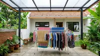 15 Model Penutup Jemuran Belakang Rumah yang Tetap Dapat Sinar Matahari