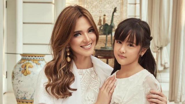 64 Model Baju Batik Nia Ramadhani HD Terbaik