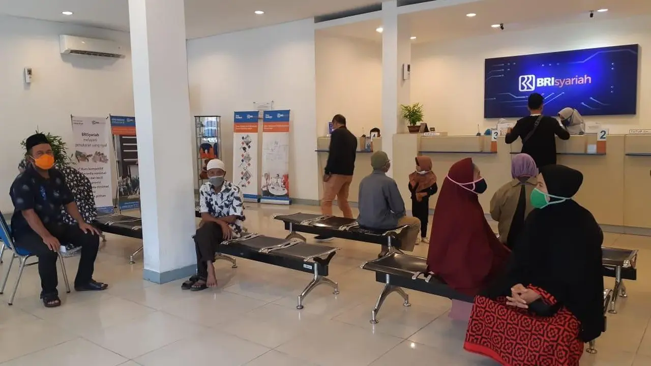 BRIsyariah melakukan pengaturan jam layanan operasional di cabang-cabang yang berada di zona merah Corona. (Dok BRIsyariah)