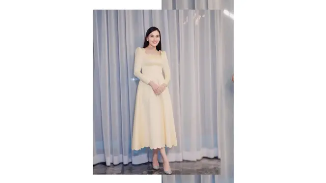 Gaya Ayu Tingting Kenakan Outfit dengan Style Korea