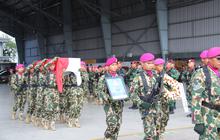 TNI AL Lepas Jenazah Satu Prajurit Marinir, Total 14 Korban Longsor Cisarua Bandung Ditemukan