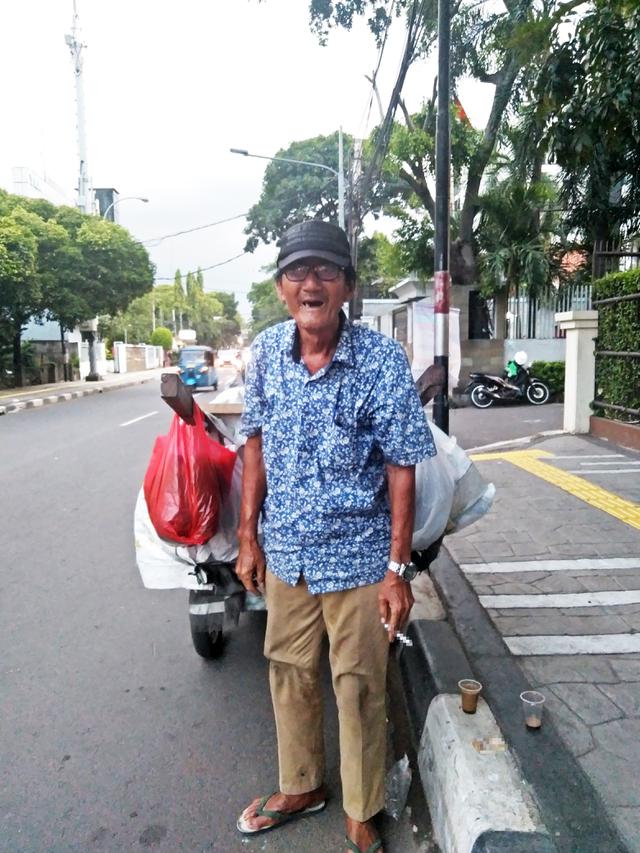 Iskandar seorang pemulung