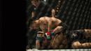 Duel Sunoto melawan Yohan Mulia Legowo di kelas bulu pada ajang tarung bebas MMA bertajuk One Championship. (Bola.com/Peksi Cahyo)