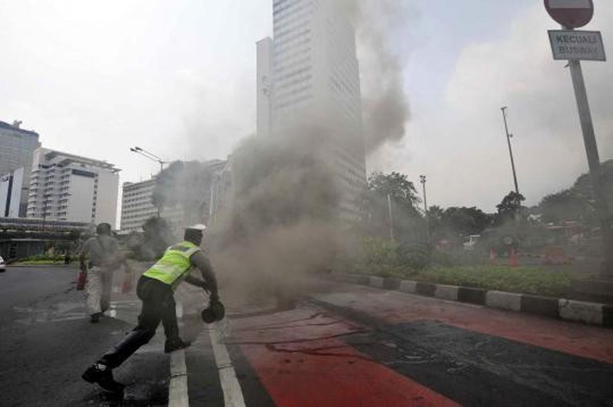 Bus Transjakarta membara