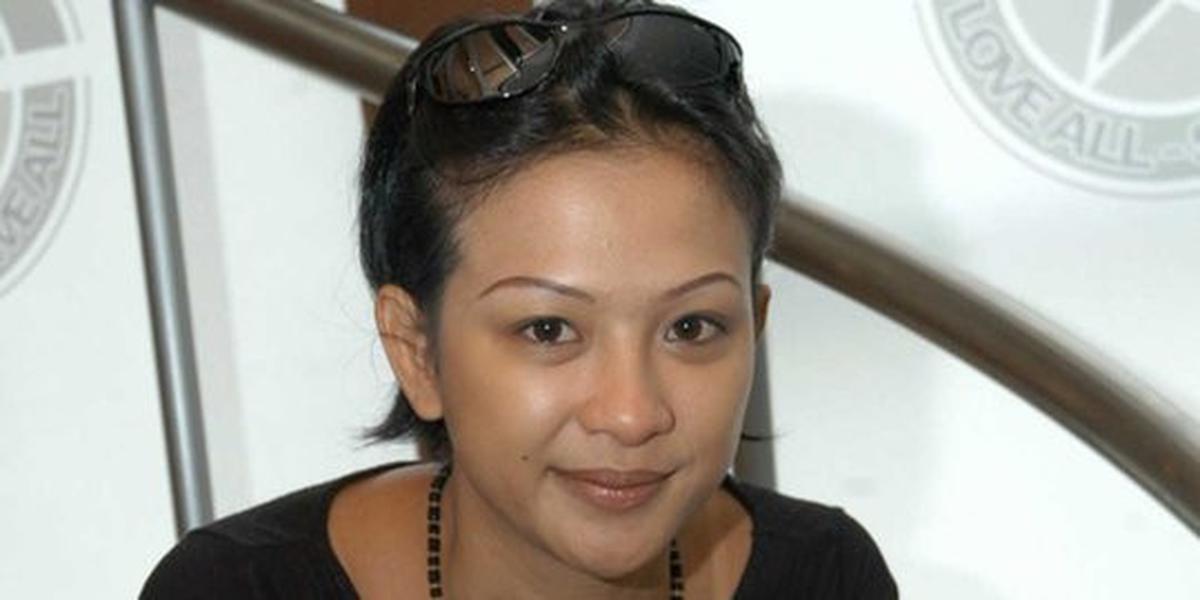 Ira Riswana jadi perias mayat